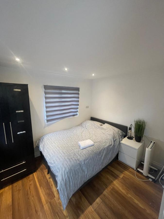 One Bedroom Annex With Private Entrance Morden  Eksteriør bilde